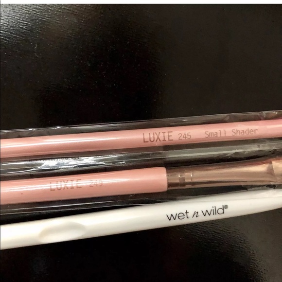 ❌SOLD❌ Makeup Brush Bundle - Picture 2 of 6